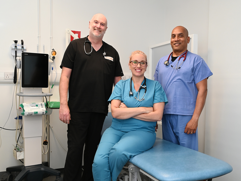 Two INMO members attending a talk